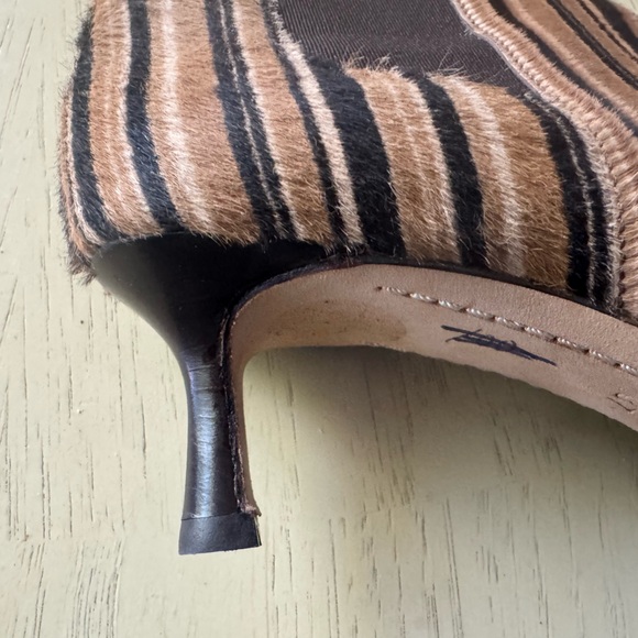 Lumbertson Truex - Italy
Ponyhair Print - Picture 7 of 8